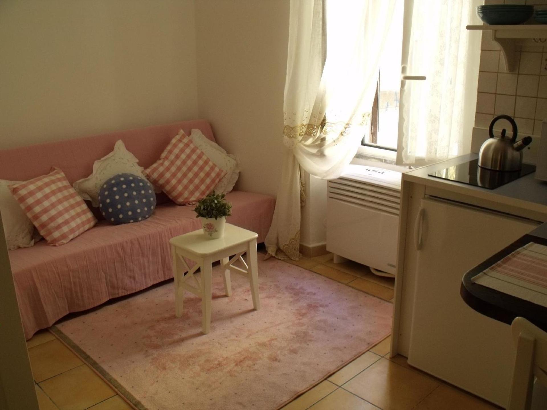 Romantisches Studio Im Lebhaftesten Viertel Roms Rom